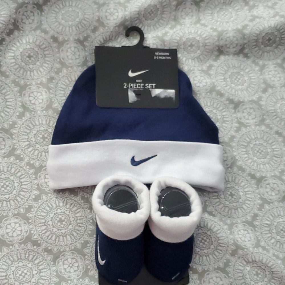 Nike beanie and socks for 0-6 months